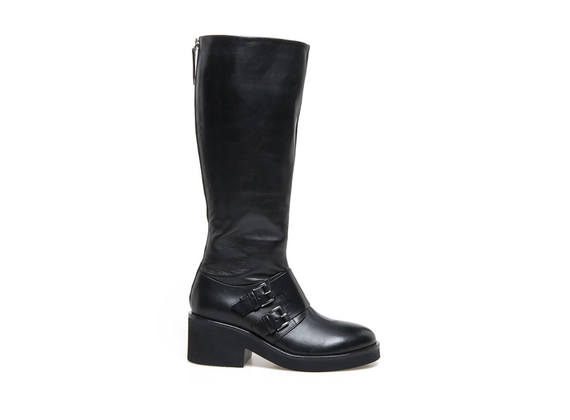 Black boots with flap and double buckle