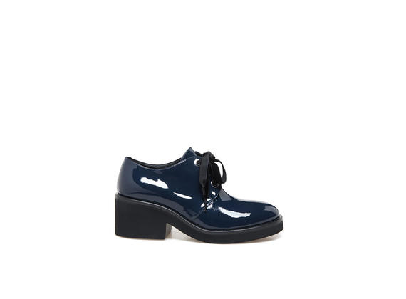 Derby shoes in blue patent leather