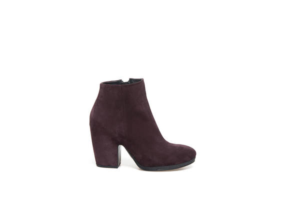 Burgundy suede ankle boots with shell-shaped heel