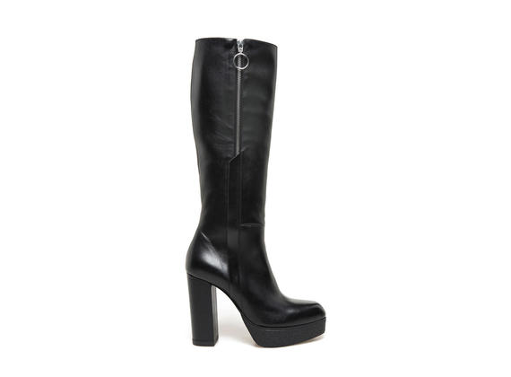 Black leather boots with side zip and crepe effect plateau - Black