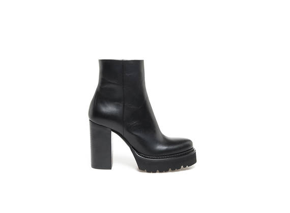 Black leather heeled ankle boots with Panama sole - Black