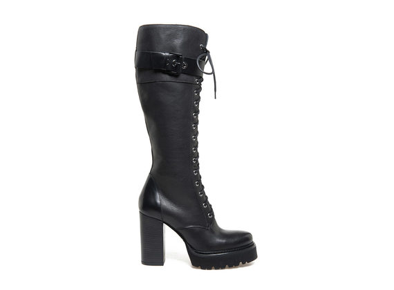 Knee-high lace-up boots with Panama sole - Black