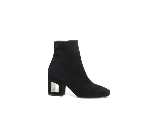 Black leather ankle boot with perforated heel - Black
