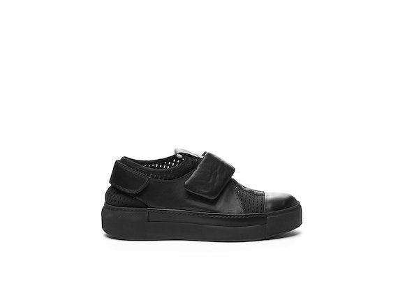 Sabot shoe with Velcro and perforated sock - Black