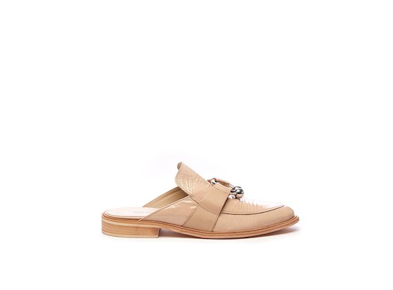 Nude patent slipper with piercing