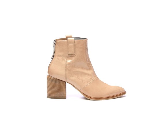Nude patent half boot with wrinkled effect - Powder