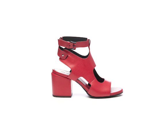 Fuchsia cut-out sandal with ankle strap