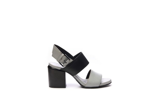 Sandal with colour block bands