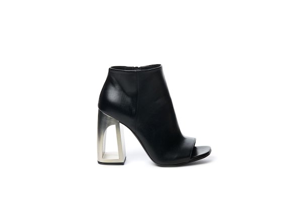 Peep-toe half boot with metallic hole heel - Black