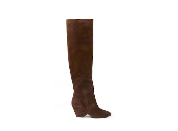 Cognac-coloured suede stove pipe boots with shell-shaped heel - Brown