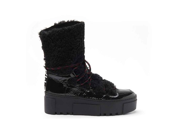 Hiking-style patent leather ankle boots with sheepskin and a rubber box sole - Black