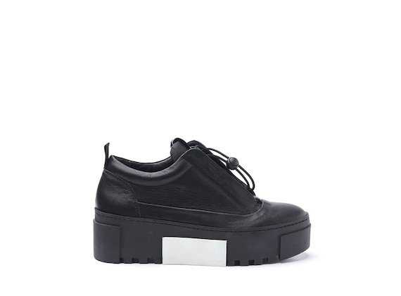 Shoes with bellows tongue and rubber box sole - Black / White