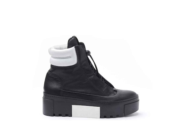 Hiking-style heeled ankle boots with rubber box sole - Black / White