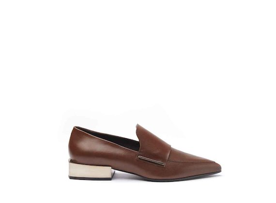 Cognac-coloured leather moccasins with metallic gold block heel
