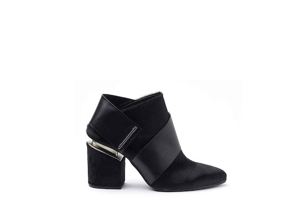 Sabot shoes with black ponyskin strap and suspended heel - Black