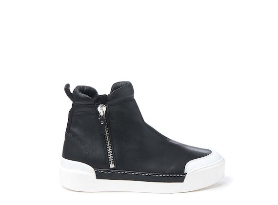 Ankle boot with metal zip