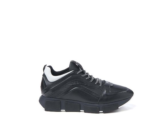 Leather and nylon trainer