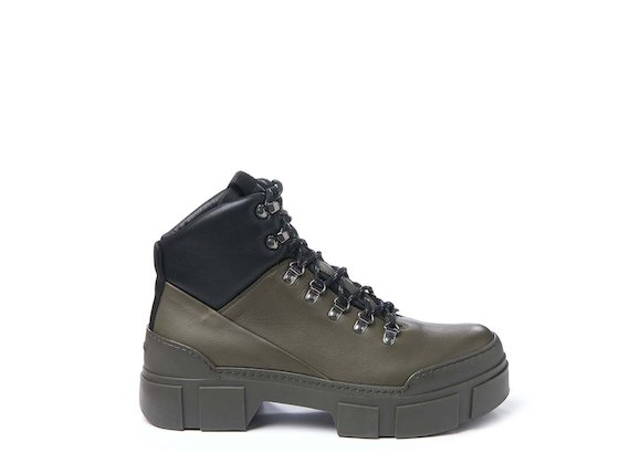 Army green walking boot with hooks - Green / Black