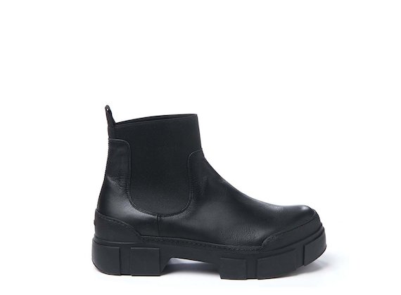 Beatle boot with lug sole - Black