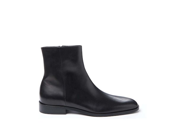 Square-toed ankle boot - Black