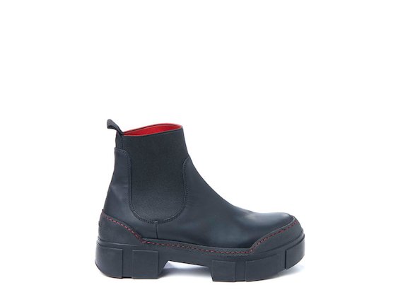 Beatle boot with contrasting stitching