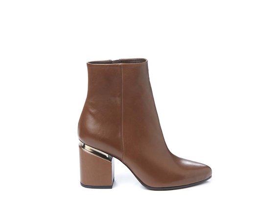 Leather-coloured ankle boot with suspended heel - Brown