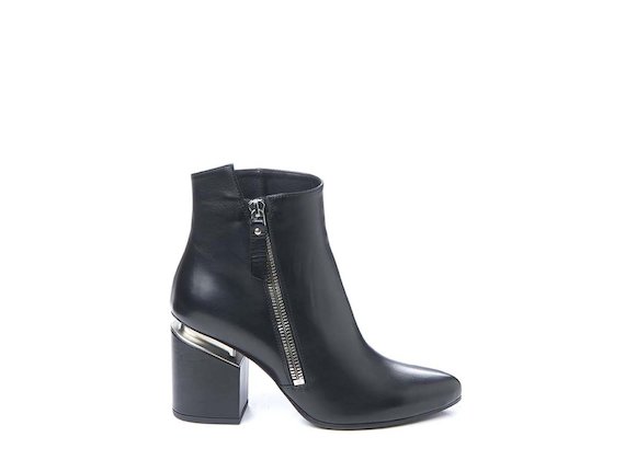 Ankle boot with side zip and suspended heel - Black