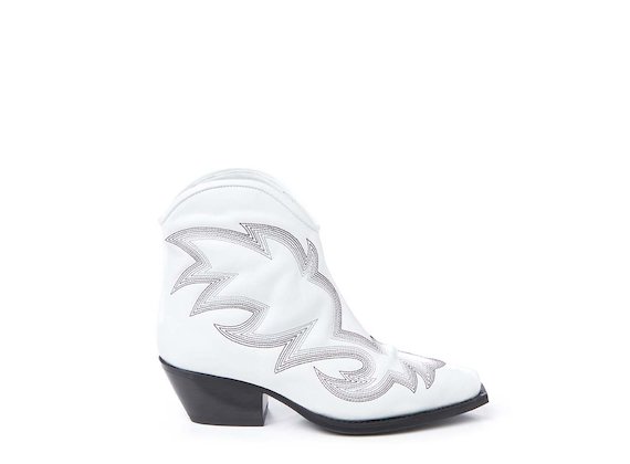 White cowboy boot with embroidery - White