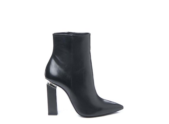 Pointed ankle boot with suspended heel - Black