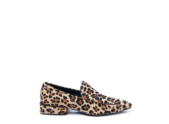 Leopard-print loafer with geometric heel