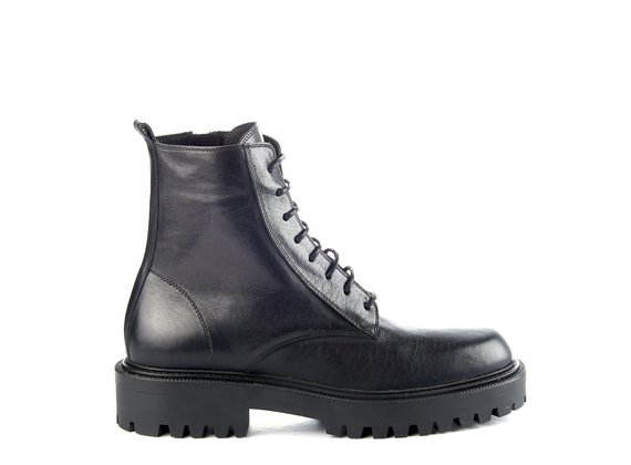 Men's Roccia-sole combat boots in black calfskin - Black