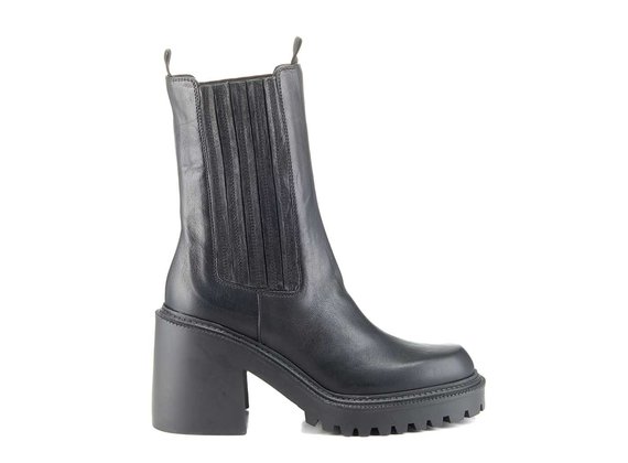 Black calfskin Beatle boots with lugged sole - Black