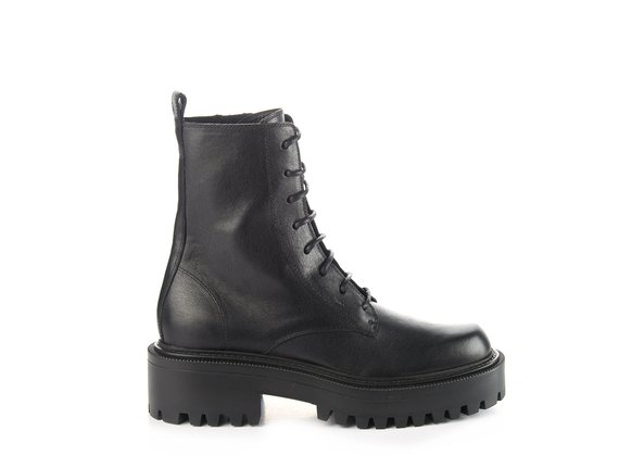 Roccia-sole combat boots in black calfskin - Black