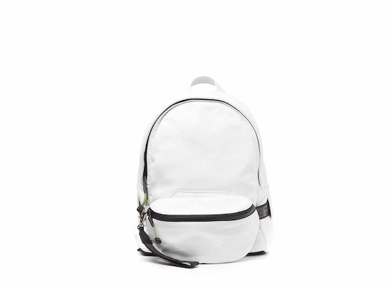 Parker<br />White backpack with pouch