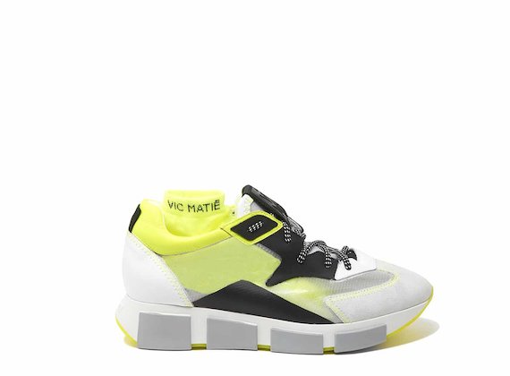 Chaussures de course blanc et jaune avec empeigne transparente