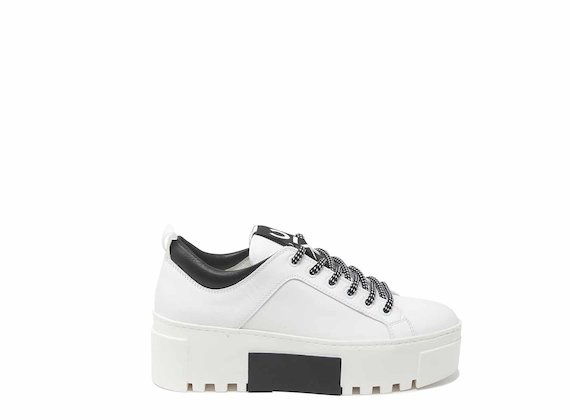 Sneaker bianca con spoiler ed inserto a contrasto - Bianco / Nero