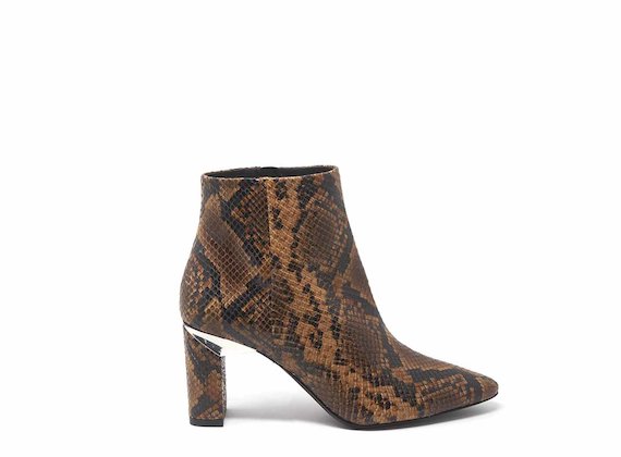 Snakeskin-effect ankle boots with block heels - Brown