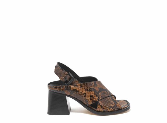 Snakeskin-effect sandals with square toes - Brown
