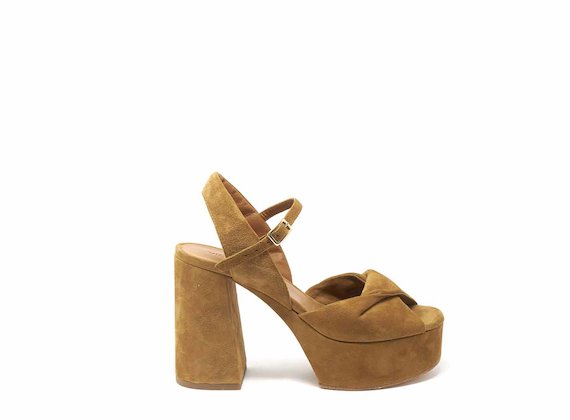 Wedge sandals with knotted band - Brown