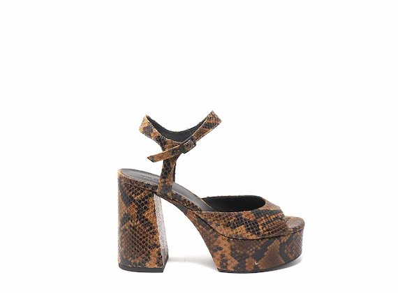 Raised snakeskin-effect sandals - Brown