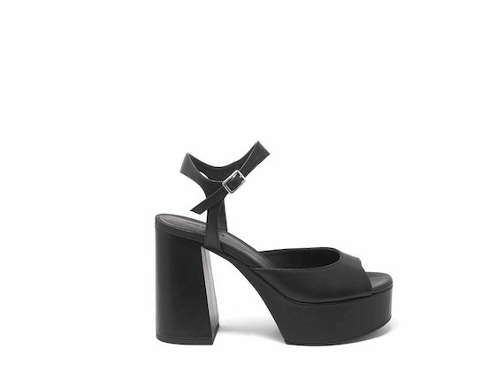 Schwarze stumpfe Sandale aus Leder - Black