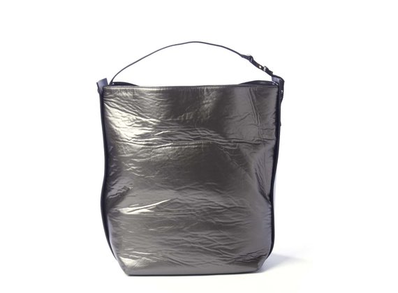 Alexis<br> lead-grey bag with 3D logo.