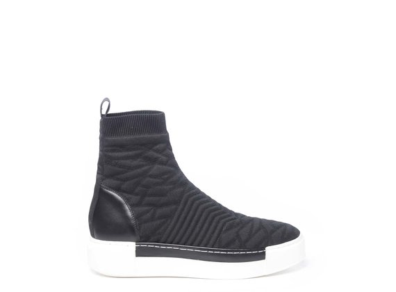 Black knit 3D-effect high-top trainers with contrasting sole