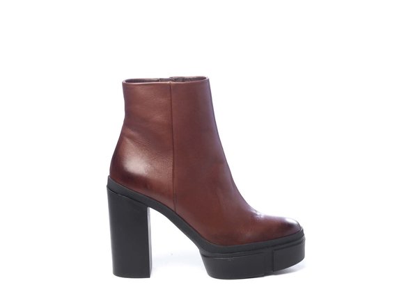 Brown calfskin ankle boots with platform - Brown