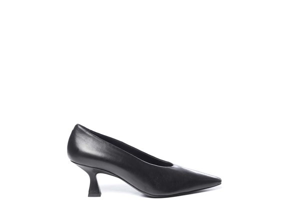 Court shoes in soft black calfskin with spool heels - Black