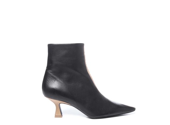 Black/sand-yellow ankle boots in soft calfskin with spool heels - Black / Brown