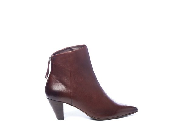Zipped brown ankle boots in soft calfskin with cone heels
