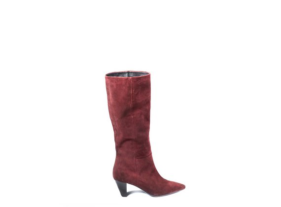 High boots in brick-red split leather with cone heels