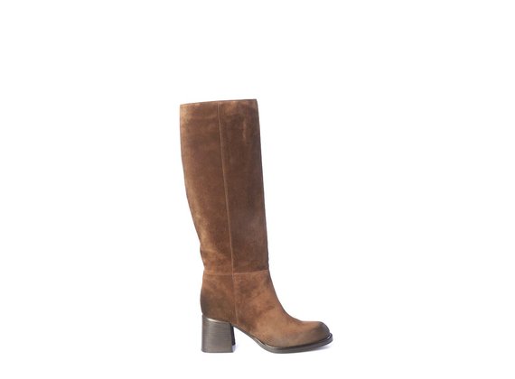 High boots in dark brown split leather