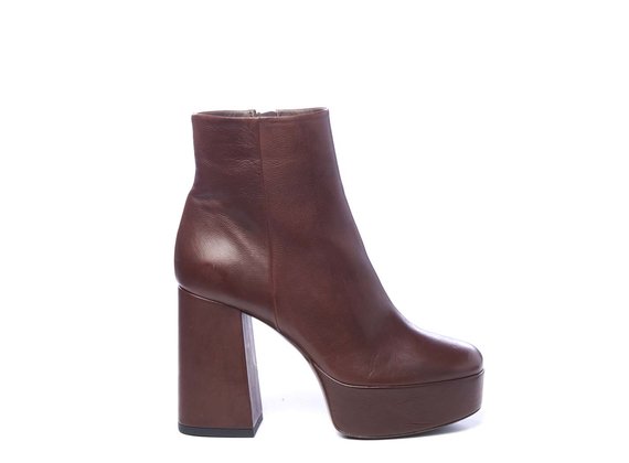 Brown leather ankle boots with platform - Brown